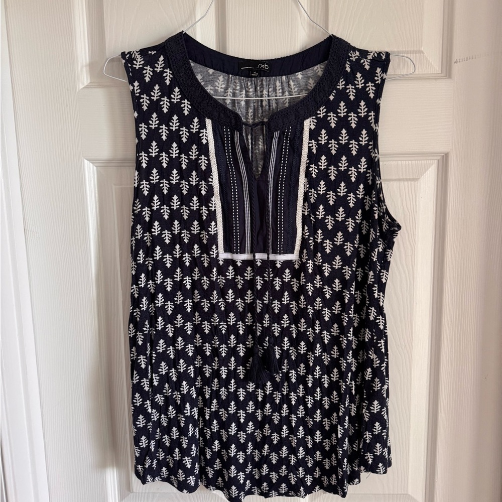 EUC Beautiful tank with a tassel detail at the neck line.